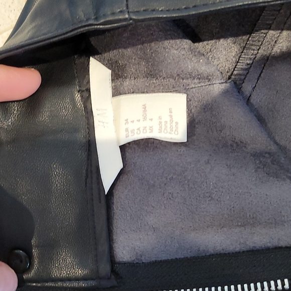 Faux leather h&m miniskirt - Picture 3 of 5